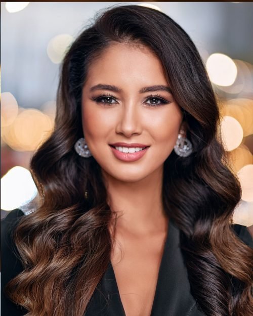 Culturally Refined Escort for Elegant Events – Reina Clarke