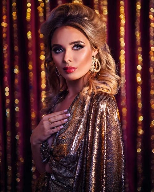 Retro Glamour Escort – Zoe Trinh