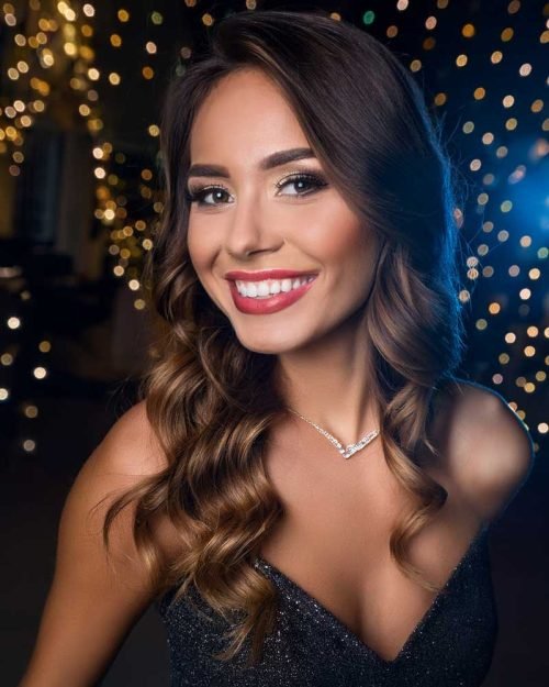 Tech-Savvy Outdoor Escort in Toronto