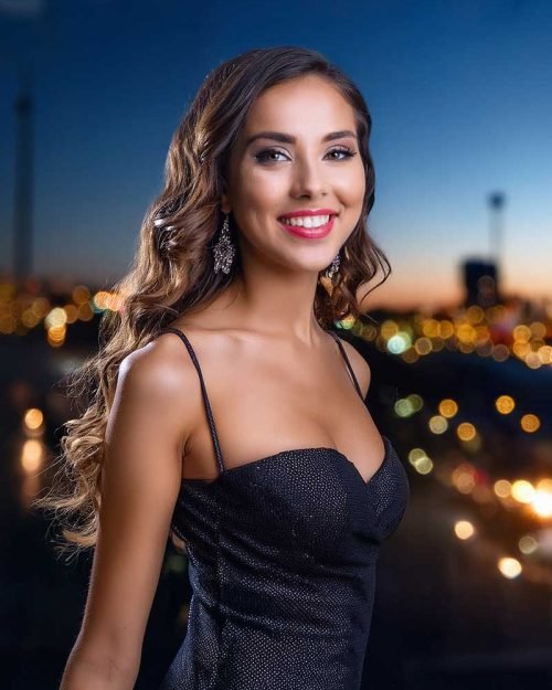 Wellness-Focused & Spa-Loving Escort in Midtown talia