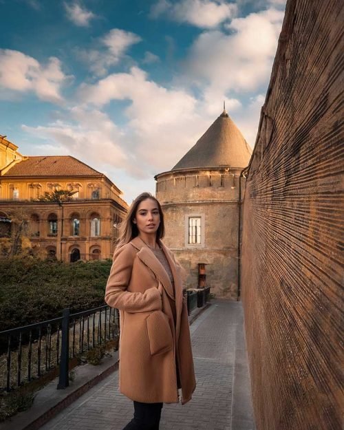 Cozy & Crafty Tea Lover Escort in Toronto amalia