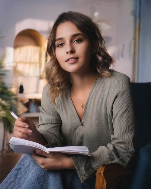 Elegant & Fashion-Savvy Escort in Toronto – Genevieve Storm