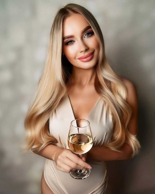 Indie Musician Escort in Toronto – Thea Rami