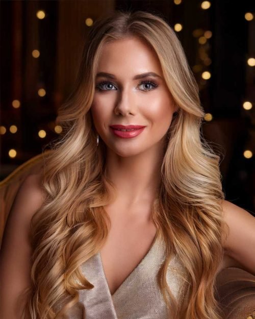 Thoughtful Storytelling Escort – Naomi East