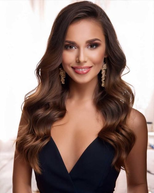 Friendly Fashion Escort – Lilia Grant