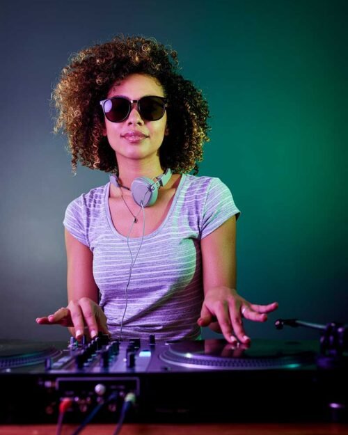 Abstract Artist & Ice Bath Escort – Léa Satori